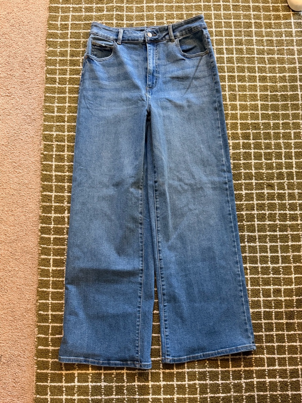 Well Worn Wide Leg Flare Jeans in Medium Blue